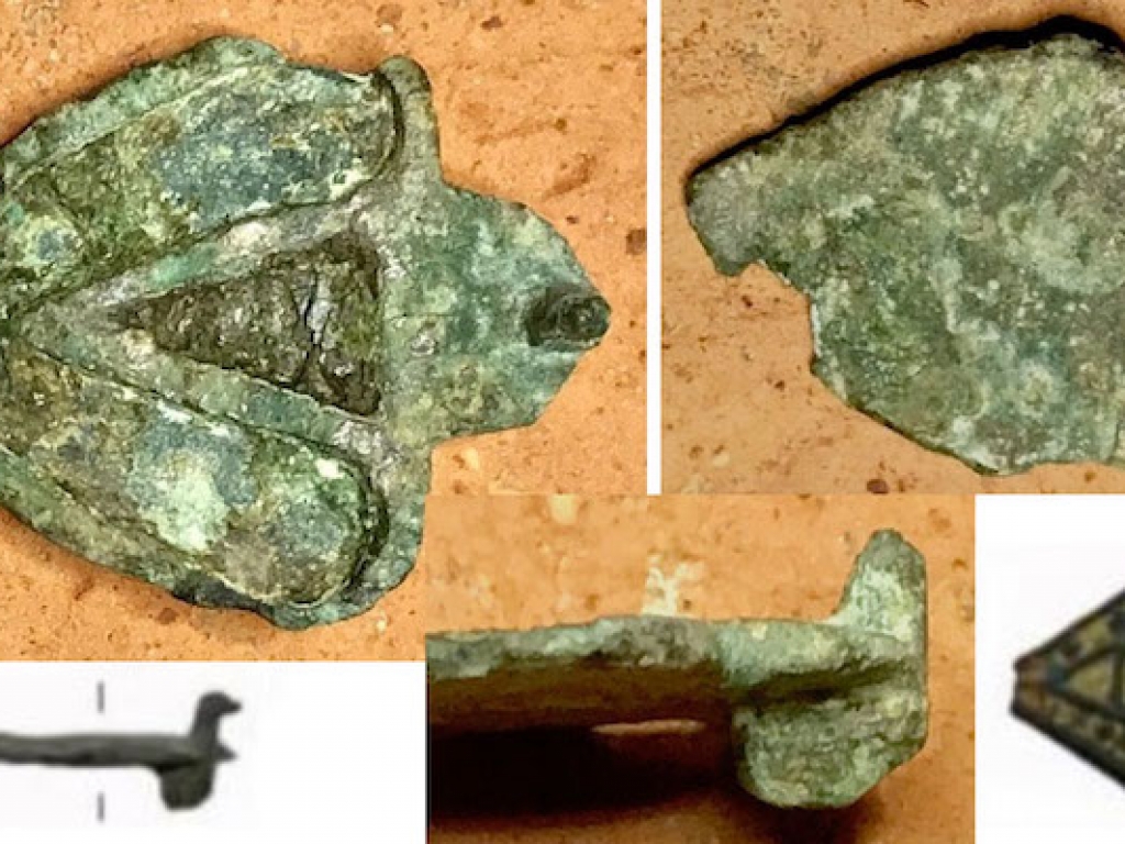 Romeinse zoömorfe fibula-vogel met glaspasta