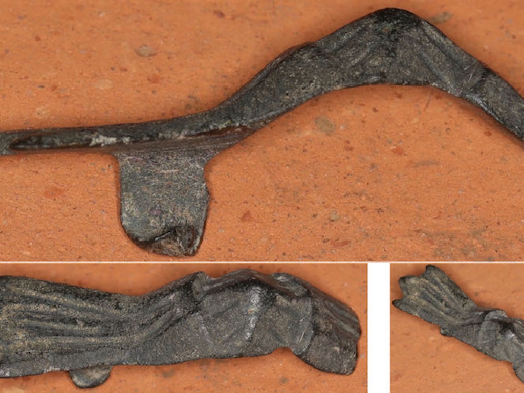 Merovingische gelijkarmige fibula (fragment)