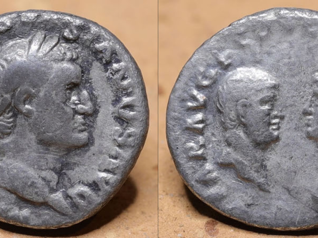 Zeldzaam Romeinse denarius Vespasianus met zijn twee zonen Titus en Domitianus