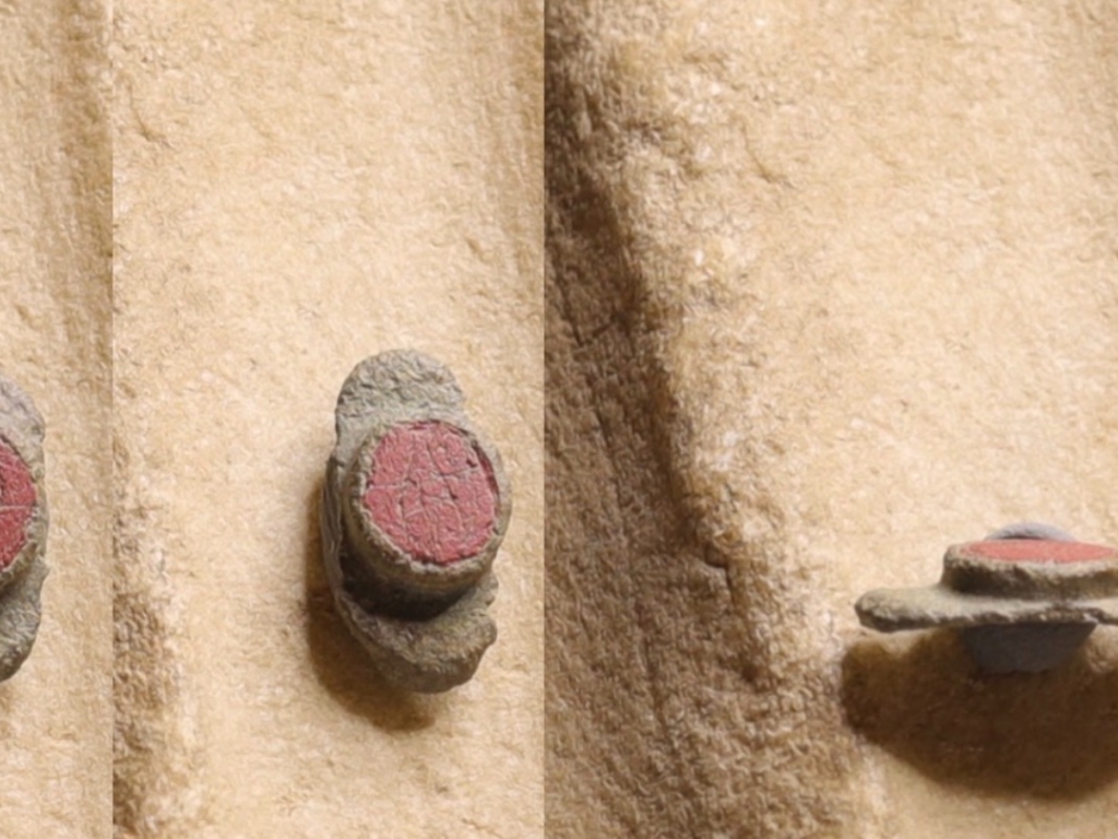 Fragment Romeinse ring met rode glaspasta